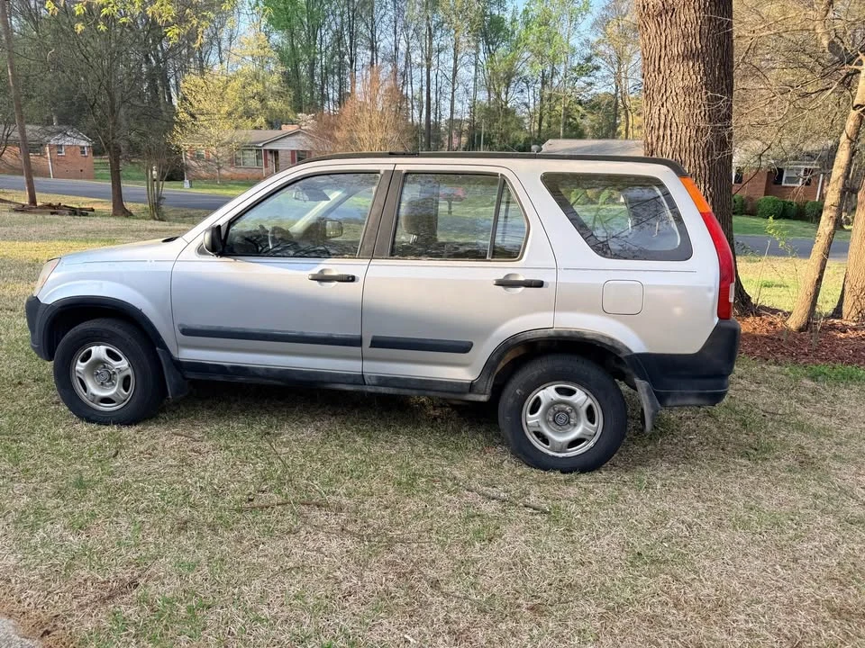 2004 Honda CR-V 2nd Gen - Image 4 of 7