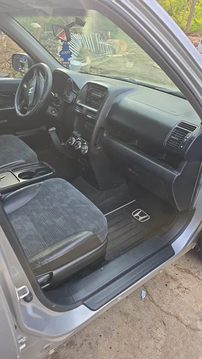 2004 Honda CR-V 2nd Gen - Image 7 of 9
