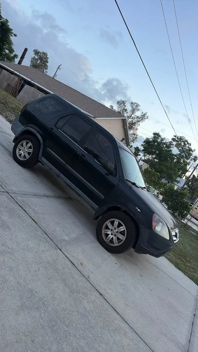 2004 Honda CR-V 2nd Gen - Image 4 of 7
