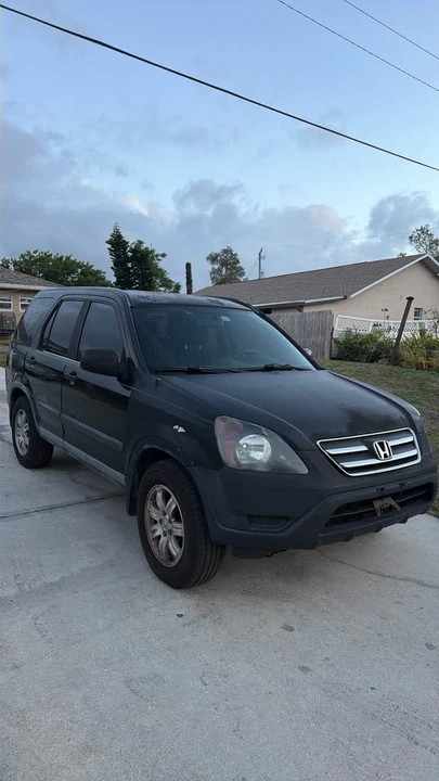 2004 Honda CR-V 2nd Gen - Image 3 of 7