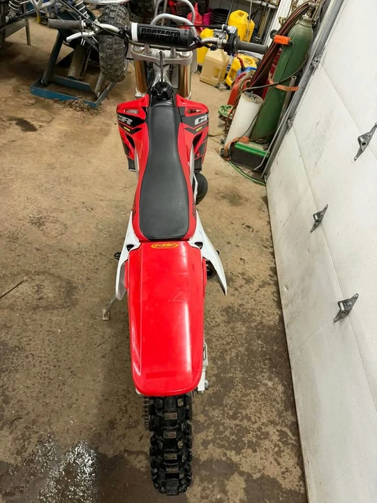 2004 Honda CR - Image 3 of 7