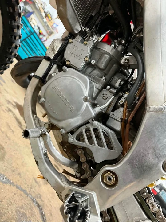 2004 Honda CR - Image 6 of 7