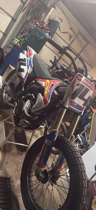 2004 Honda CR - Image 2 of 3