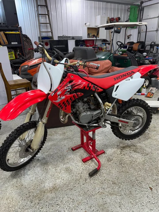 2004 Honda CR - Image 8 of 9