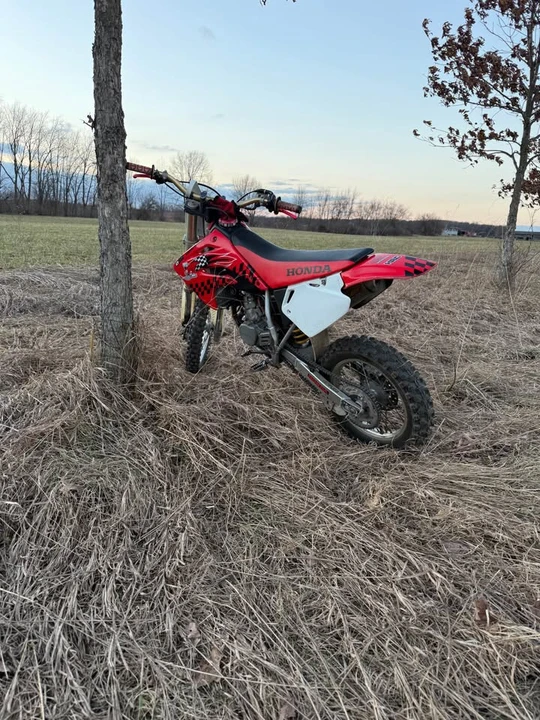 2004 Honda CR - Image 3 of 9