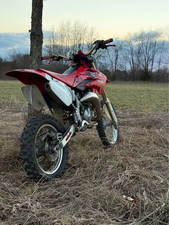 2004 Honda CR - Image 2 of 9