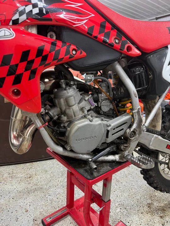 2004 Honda CR - Image 9 of 9