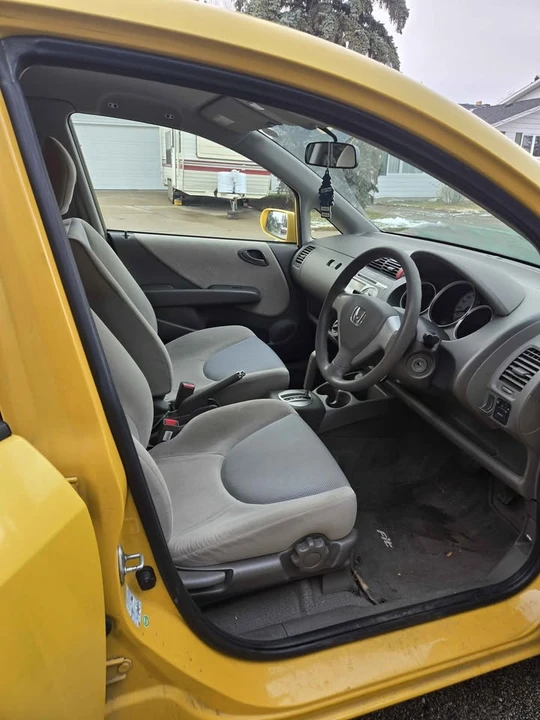 2004 Honda Fit - Image 6 of 11