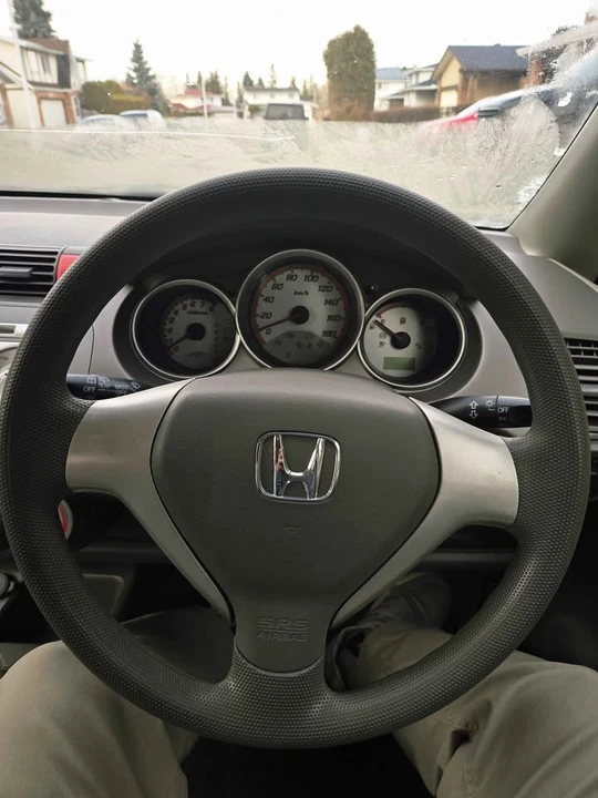 2004 Honda Fit - Image 5 of 11