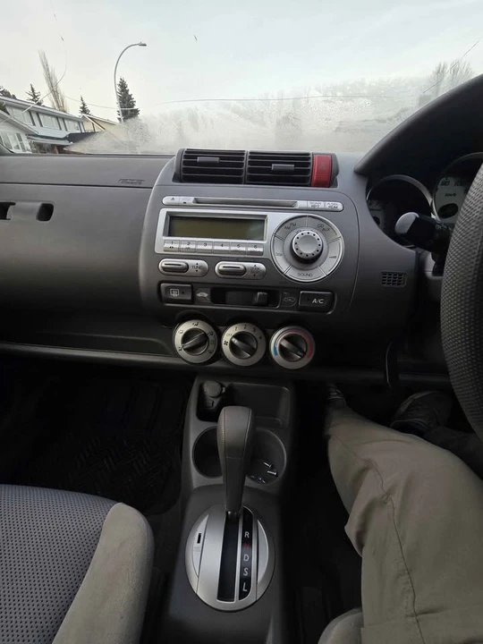 2004 Honda Fit - Image 9 of 15