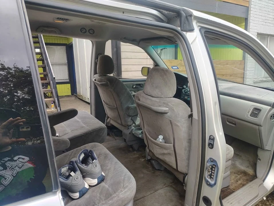 2004 Honda Odyssey - Image 11 of 19