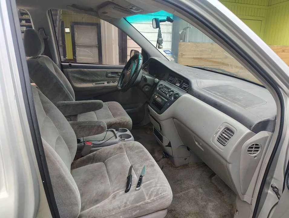 2004 Honda Odyssey - Image 8 of 19