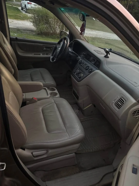 2004 Honda Odyssey - Image 7 of 8