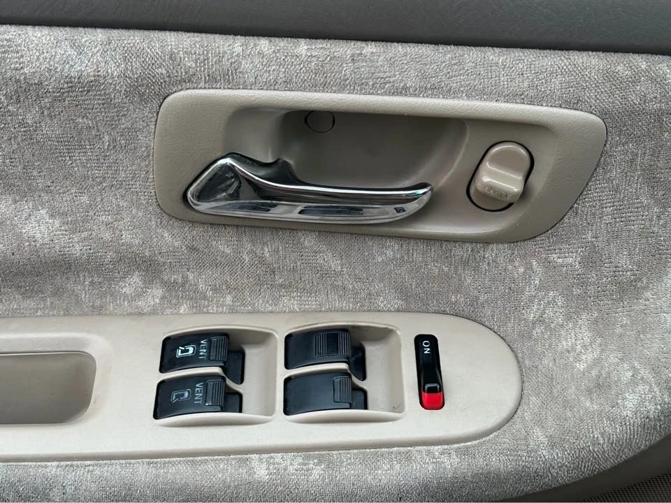 2004 Honda Odyssey - Image 7 of 10