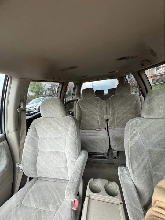 2004 Honda Odyssey - Image 9 of 10