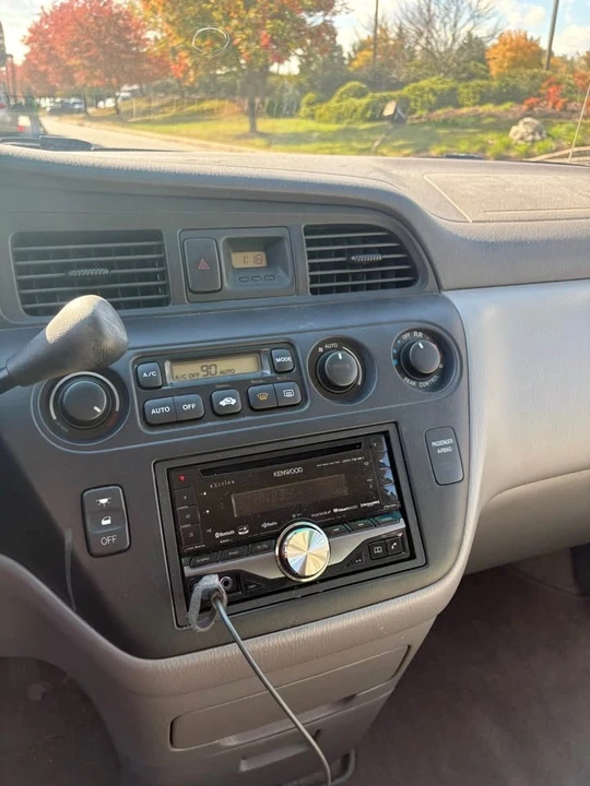 2004 Honda Odyssey - Image 8 of 10