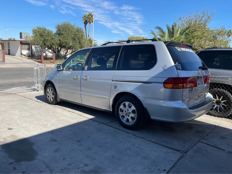 2004 Honda Odyssey - Image 2 of 4