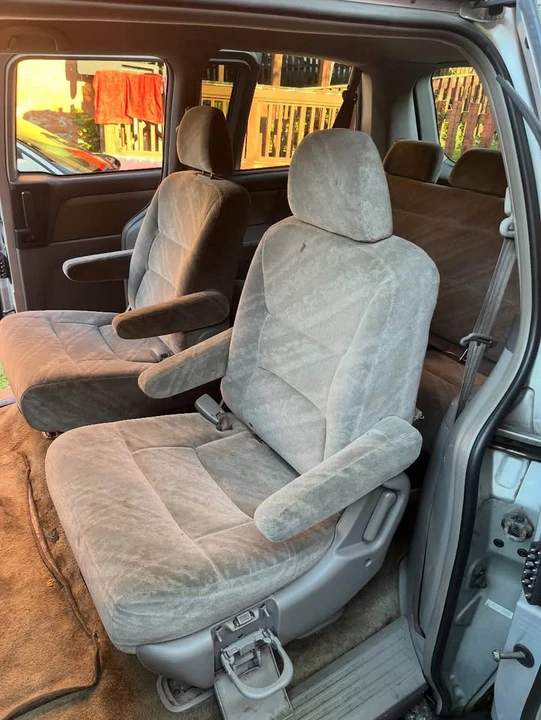 2004 Honda Odyssey - Image 9 of 10