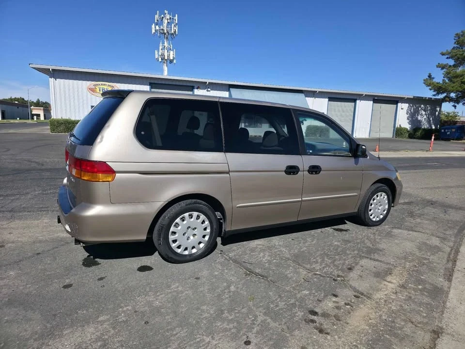 2004 Honda Odyssey - Image 2 of 12