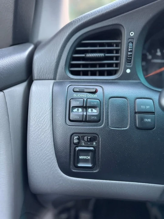2004 Honda Odyssey - Image 14 of 20