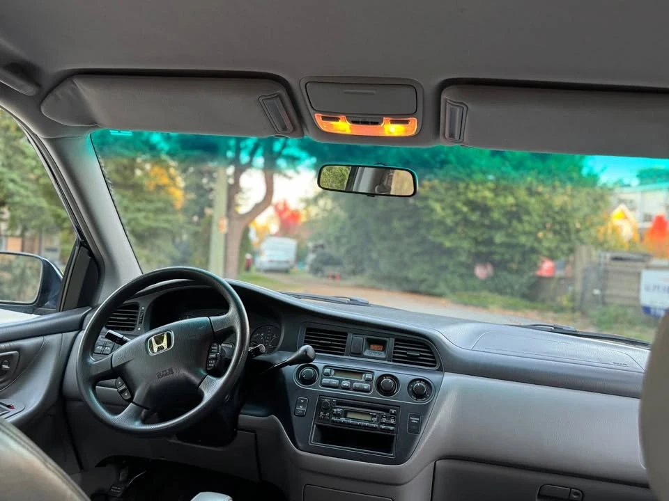 2004 Honda Odyssey - Image 11 of 20
