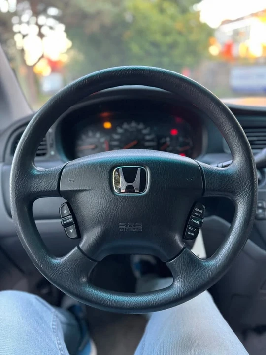 2004 Honda Odyssey - Image 16 of 20