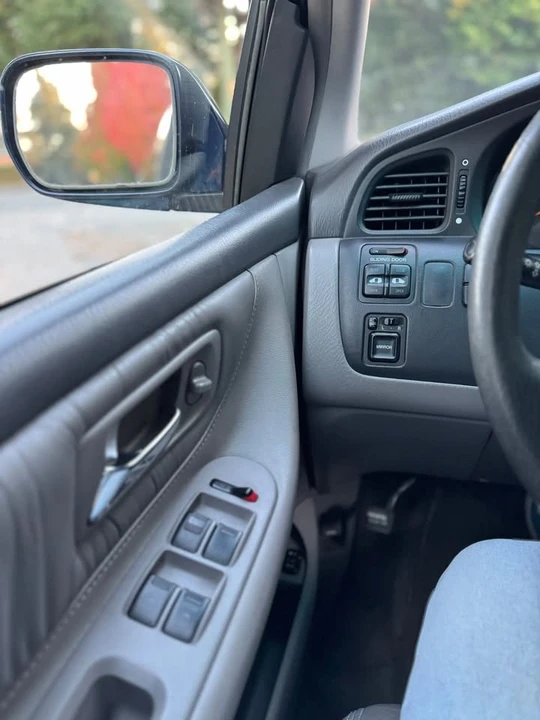 2004 Honda Odyssey - Image 15 of 20