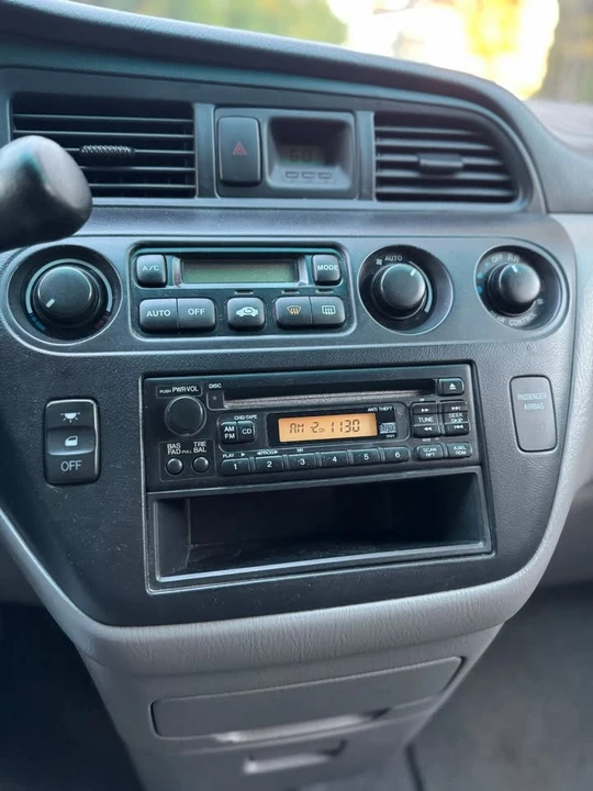 2004 Honda Odyssey - Image 18 of 20