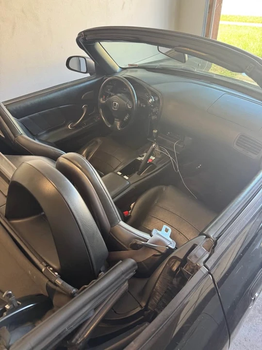 2004 Honda AP2 S2000 - Image 2 of 4