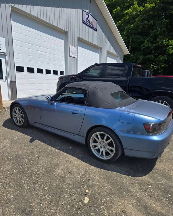 2004 Honda AP2 S2000 - Image 2 of 3