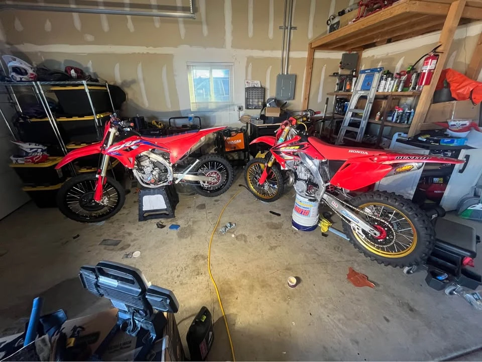 2004 Honda CR - Image 2 of 3
