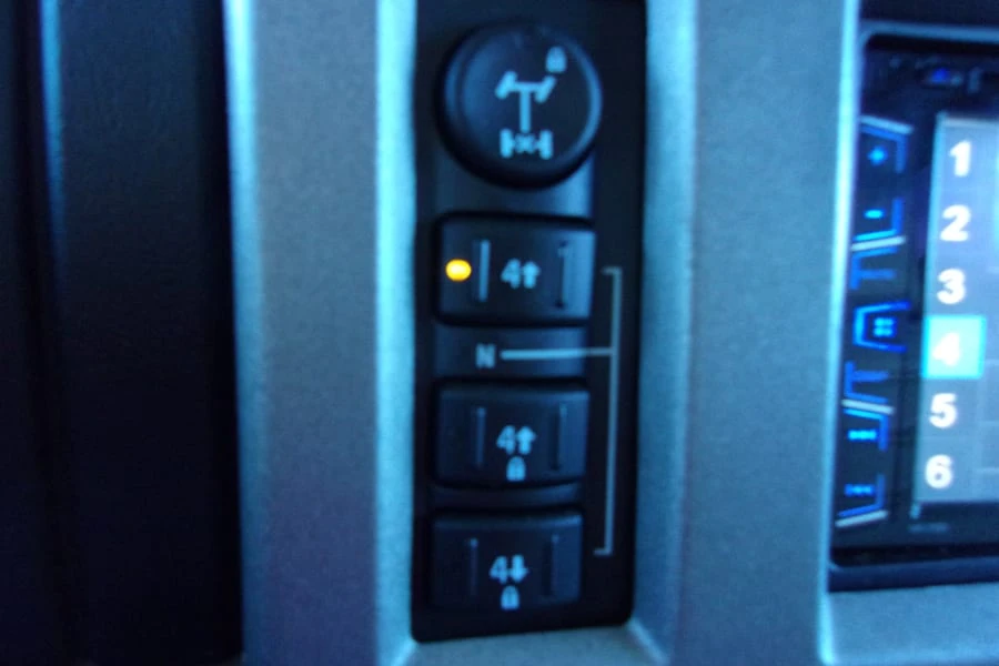 2004 Hummer Hummer H2 - Image 19 of 22