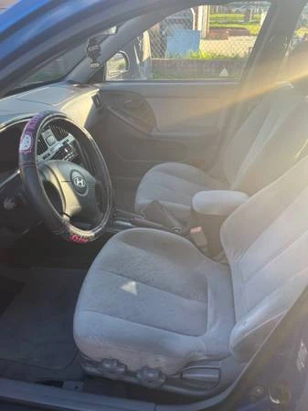 2004 Hyundai Elantra - Image 5 of 7