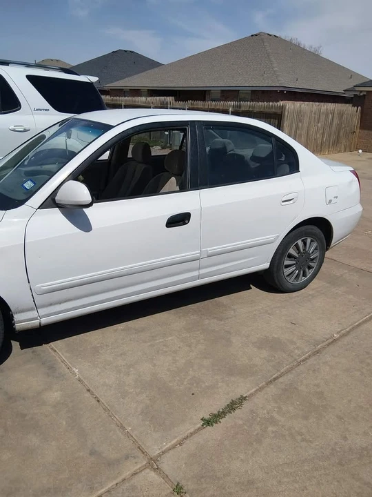 2004 Hyundai Elantra - Image 2 of 9