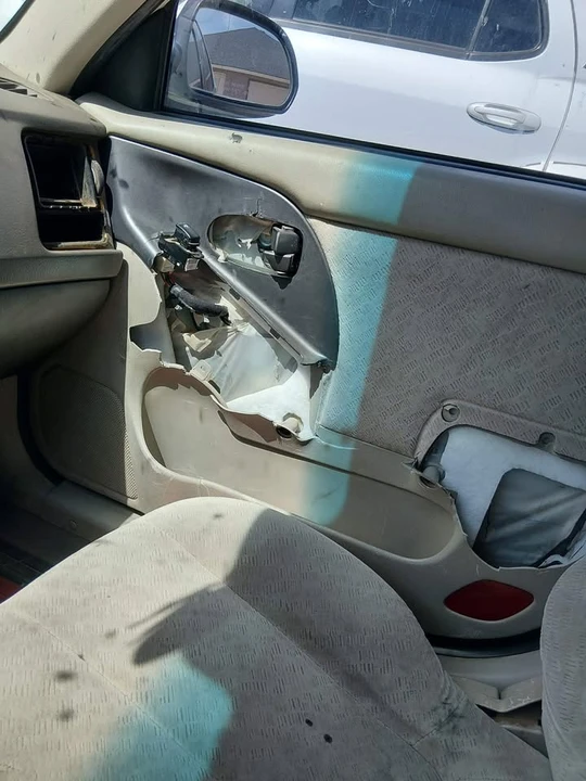 2004 Hyundai Elantra - Image 7 of 9