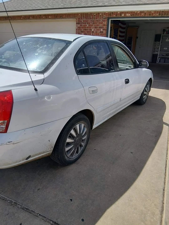 2004 Hyundai Elantra - Image 4 of 9
