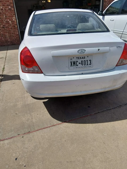2004 Hyundai Elantra - Image 3 of 9