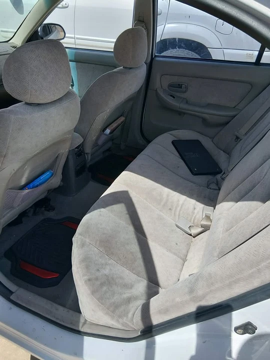 2004 Hyundai Elantra - Image 8 of 9