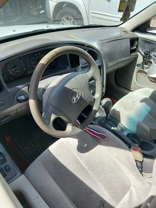 2004 Hyundai Elantra - Image 5 of 9