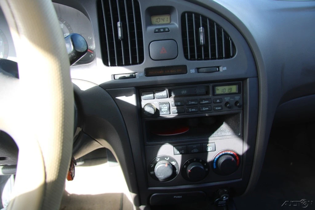 2004 Hyundai Elantra - Image 15 of 21