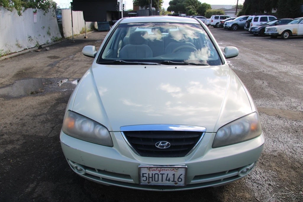 2004 Hyundai Elantra - Image 9 of 21