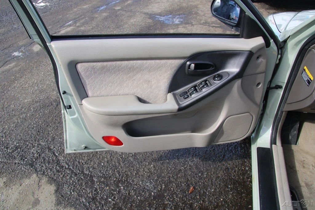 2004 Hyundai Elantra - Image 11 of 21