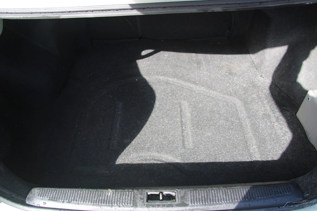 2004 Hyundai Elantra - Image 19 of 21