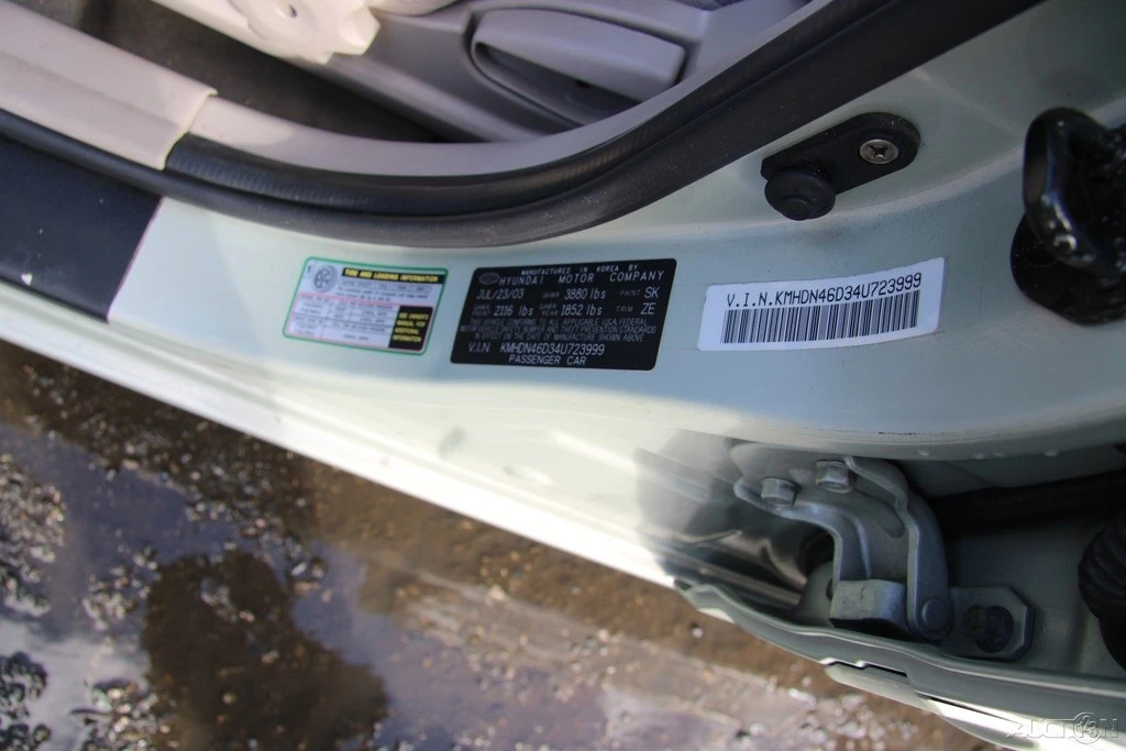 2004 Hyundai Elantra - Image 10 of 21