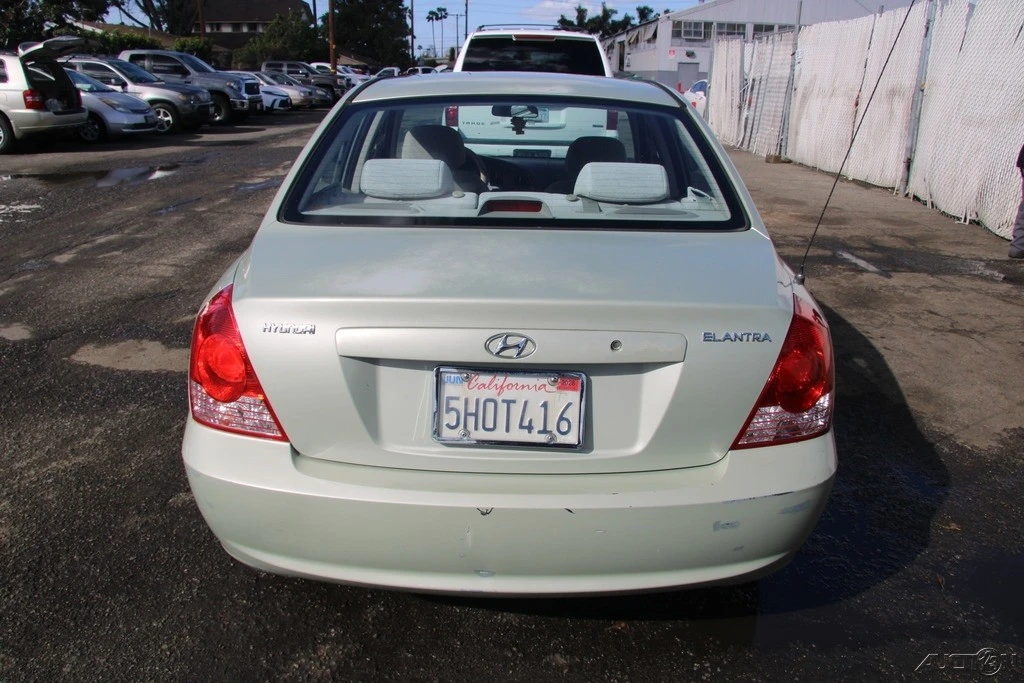 2004 Hyundai Elantra - Image 5 of 21