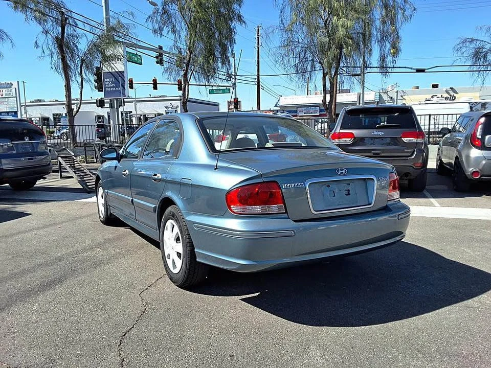 2004 Hyundai Sonata - Image 4 of 10