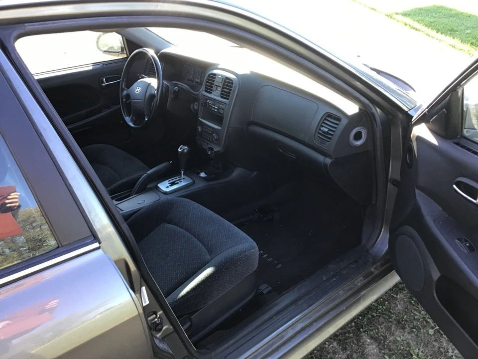 2004 Hyundai Sonata - Image 10 of 19