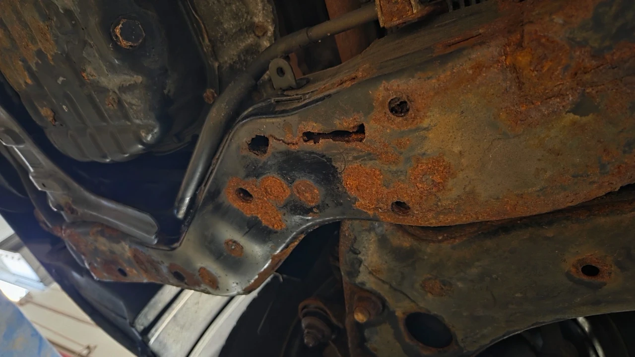 2004 Hyundai Sonata - Image 17 of 19