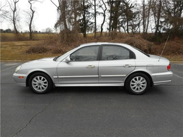 2004 Hyundai Sonata - Image 8 of 12