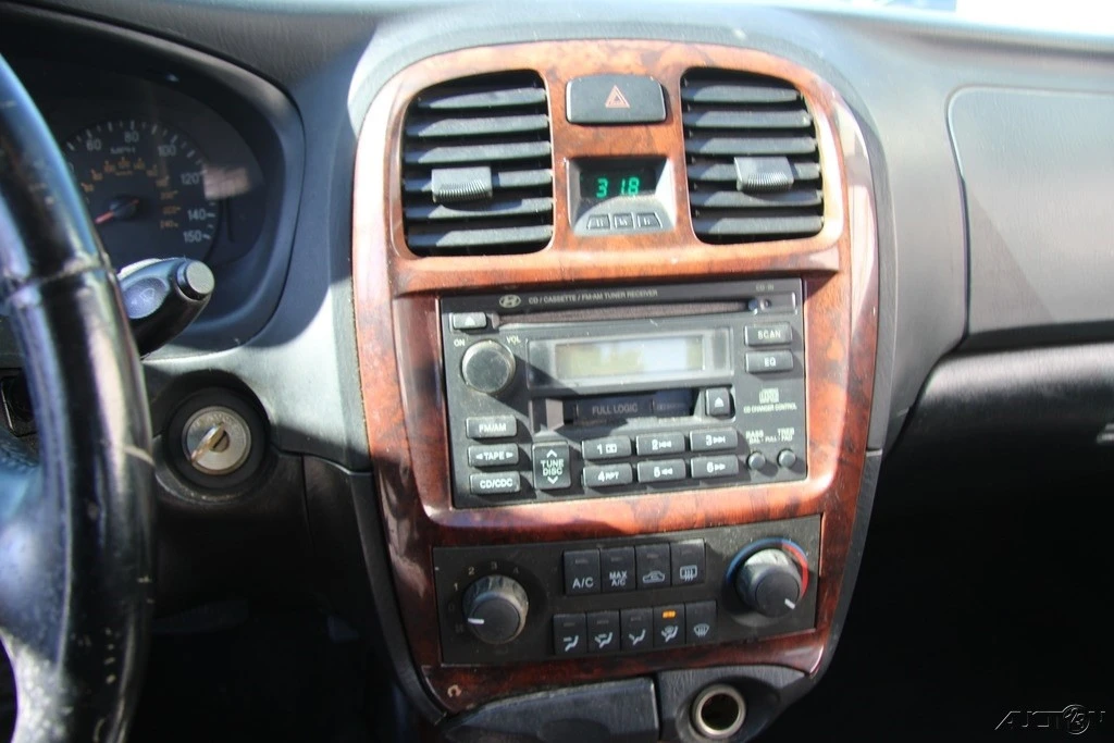2004 Hyundai Sonata - Image 18 of 21